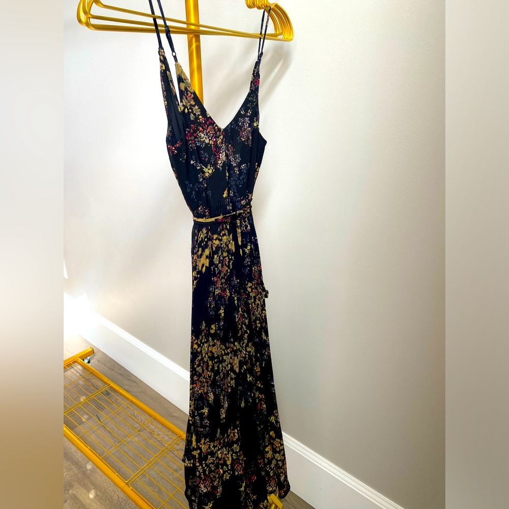 Stunning Aritzia Wilford dress flow, perfect for fall and for summer
